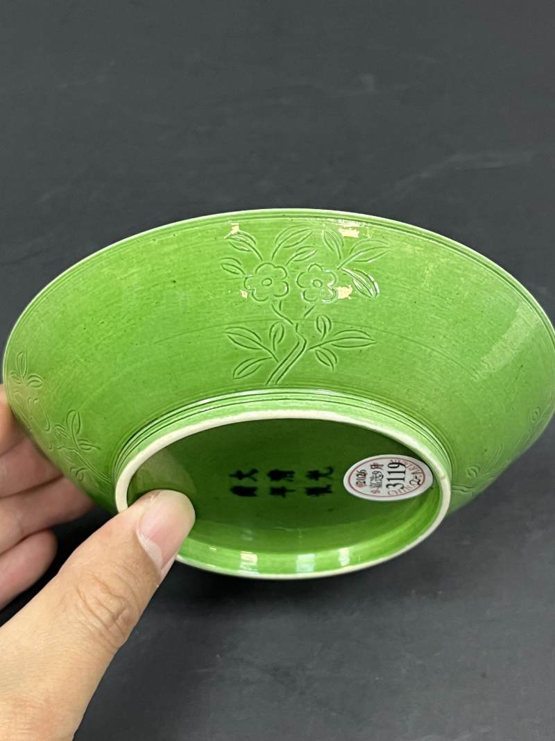 清光绪 瓜皮绿釉暗刻云龙纹盘一对 - 图5
