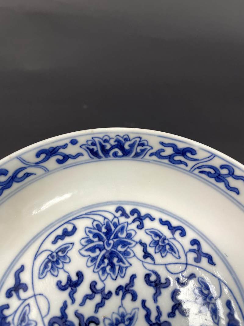 清同治 青花缠枝莲纹盘 - 图5