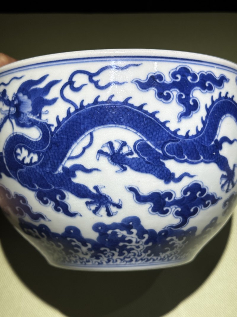 清乾隆 青花云龙纹案缸 - 图10