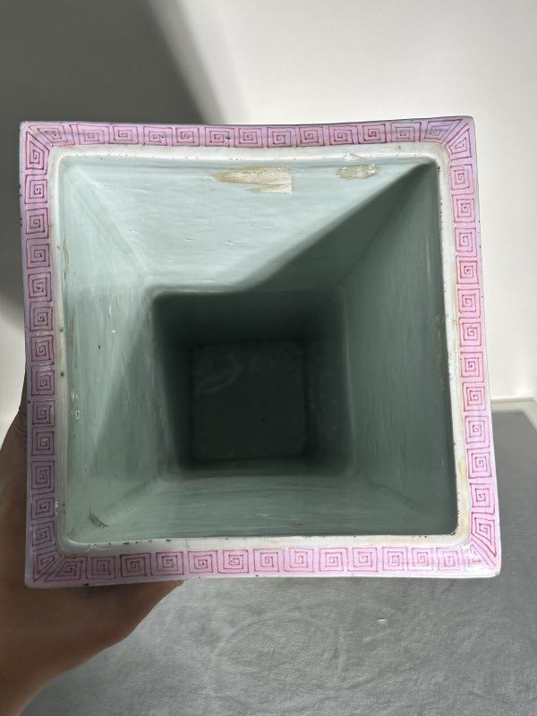 清晚期 黄地粉彩游龙花卉四方箭筒 - 图10
