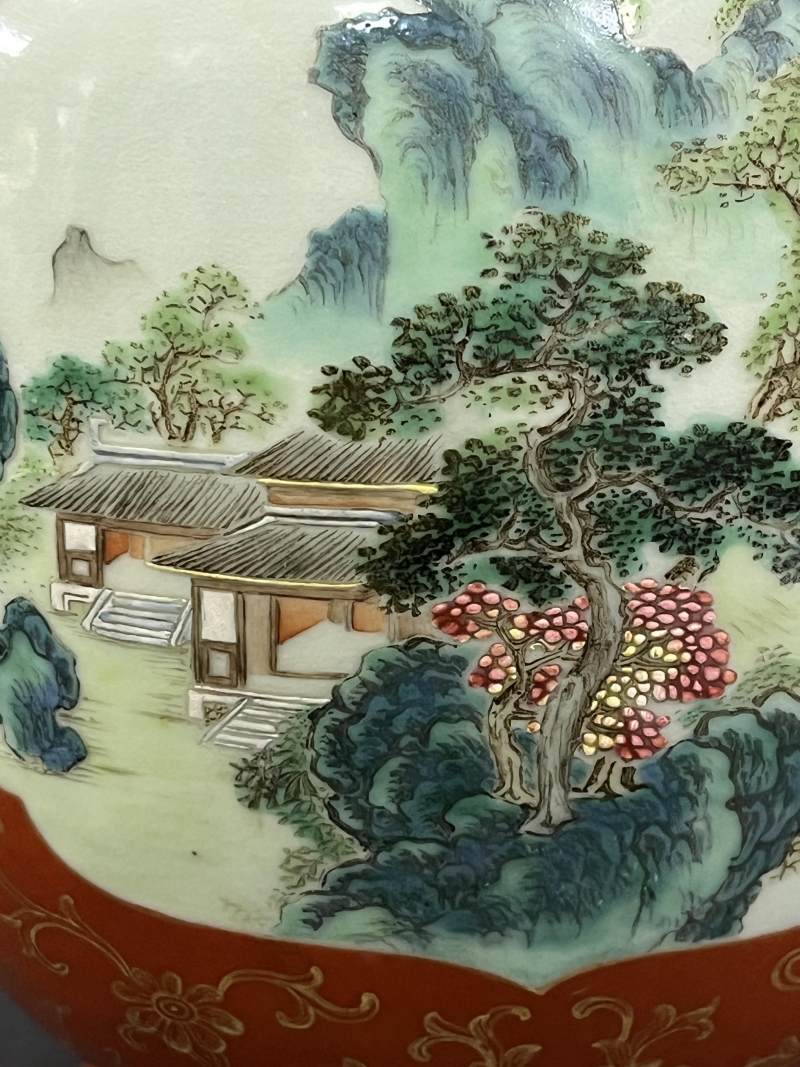 清乾隆 珊瑚红地描金花卉开光粉彩山水人物纹螭耳瓶 - 图11