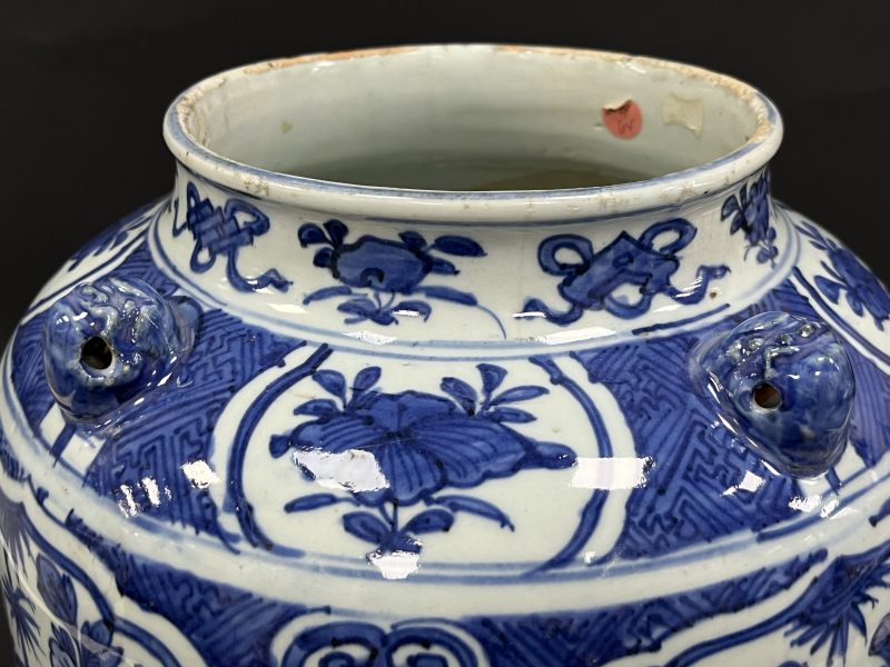 明晚期 青花锦地如意开光花卉纹四系盖罐 - 图12