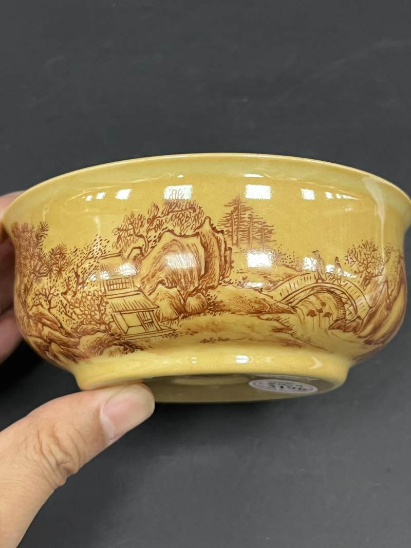 清乾隆 米黄地矾红山水纹仿扎古扎雅木碗 - 图6