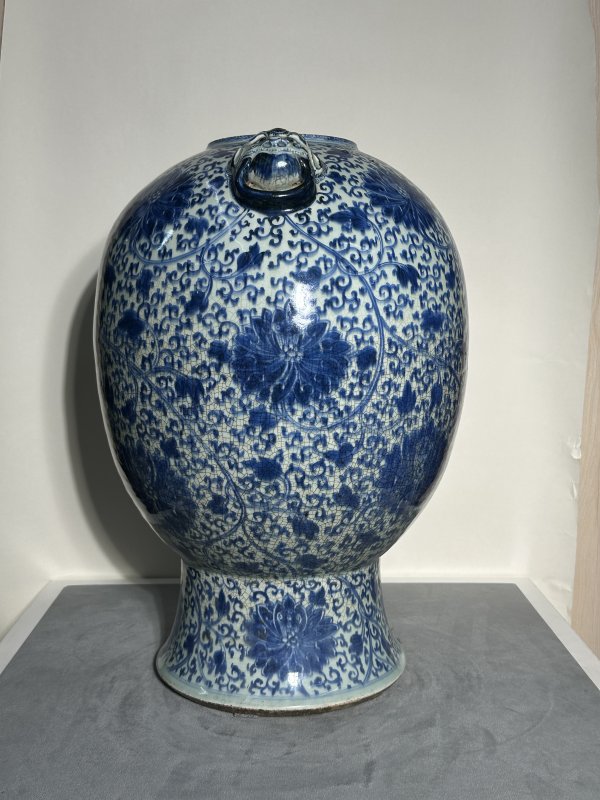 清乾隆 青花缠枝莲纹铺首尊 - 图2
