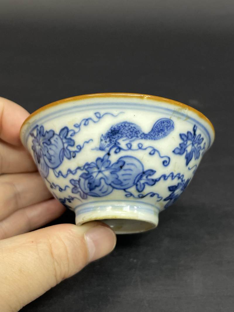 清早期 青花松鼠瓜瓞图茶碗一对 - 图10