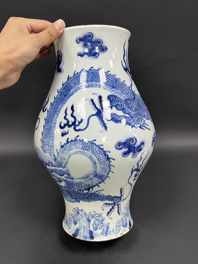 清雍正 青花云龙纹橄榄尊 - 图3