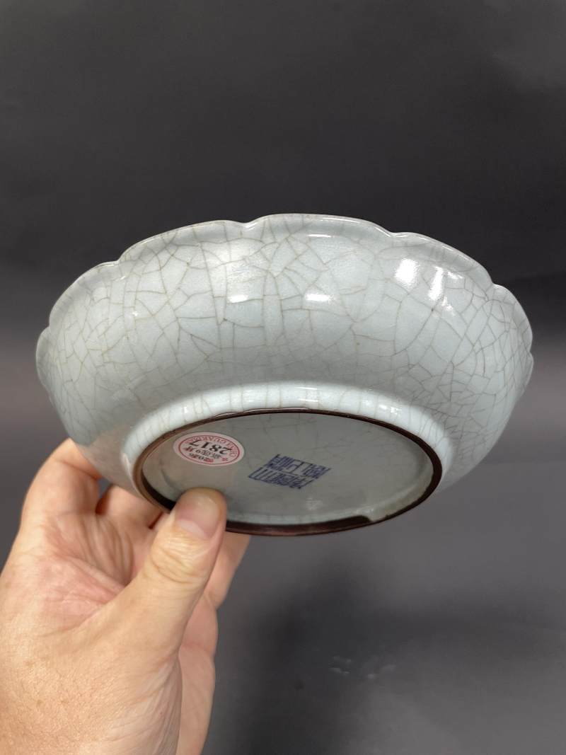 清雍正 仿官釉花口盘 - 图6