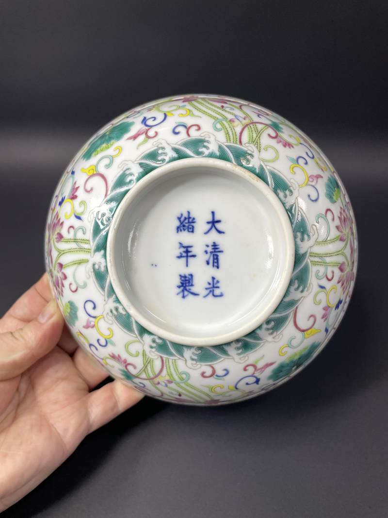 清光绪 内青花外粉彩荷塘图大碗 - 图10