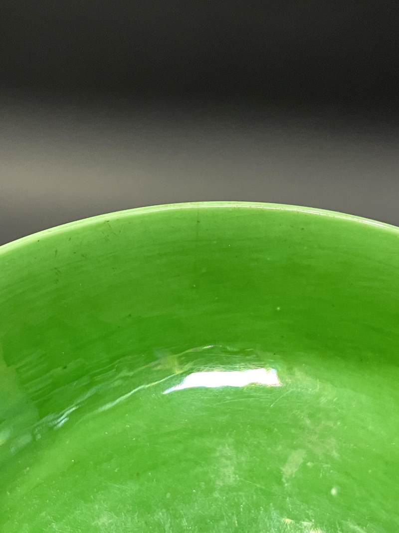 清乾隆 瓜皮绿釉暗刻缠枝莲托八宝纹盘一对 - 图11