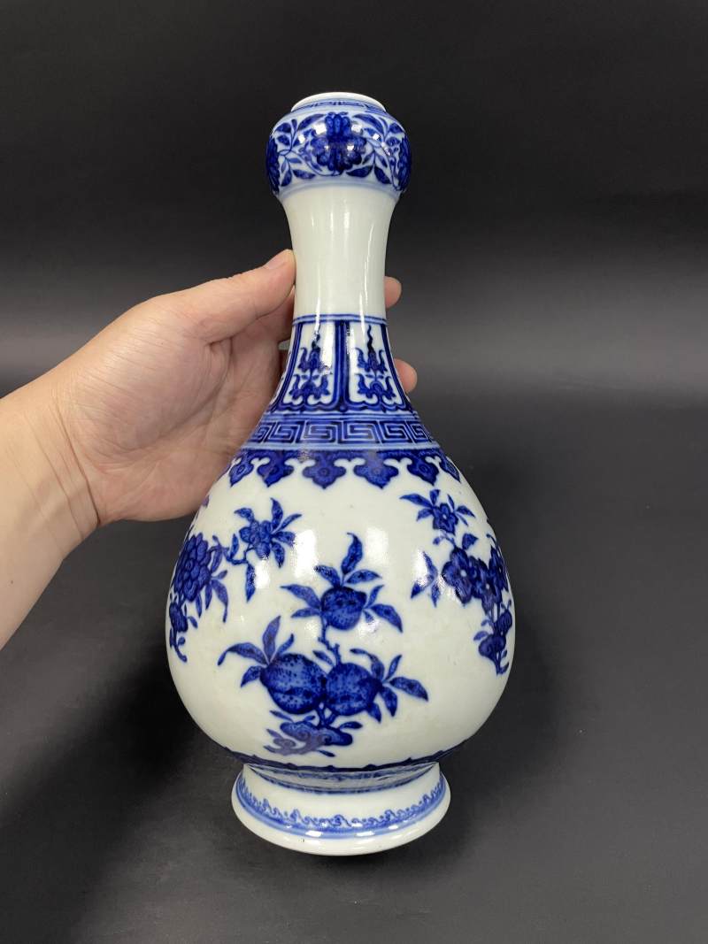 清中期 青花折枝花果纹蒜头瓶 - 图5