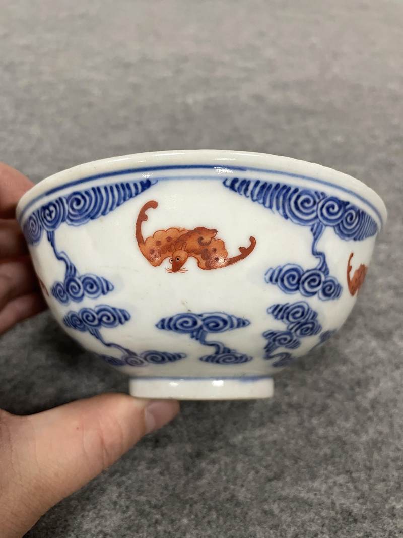 清光绪 青花矾红洪福齐天图杯、碗、盖碗、盘、匙八十三只 - 图109
