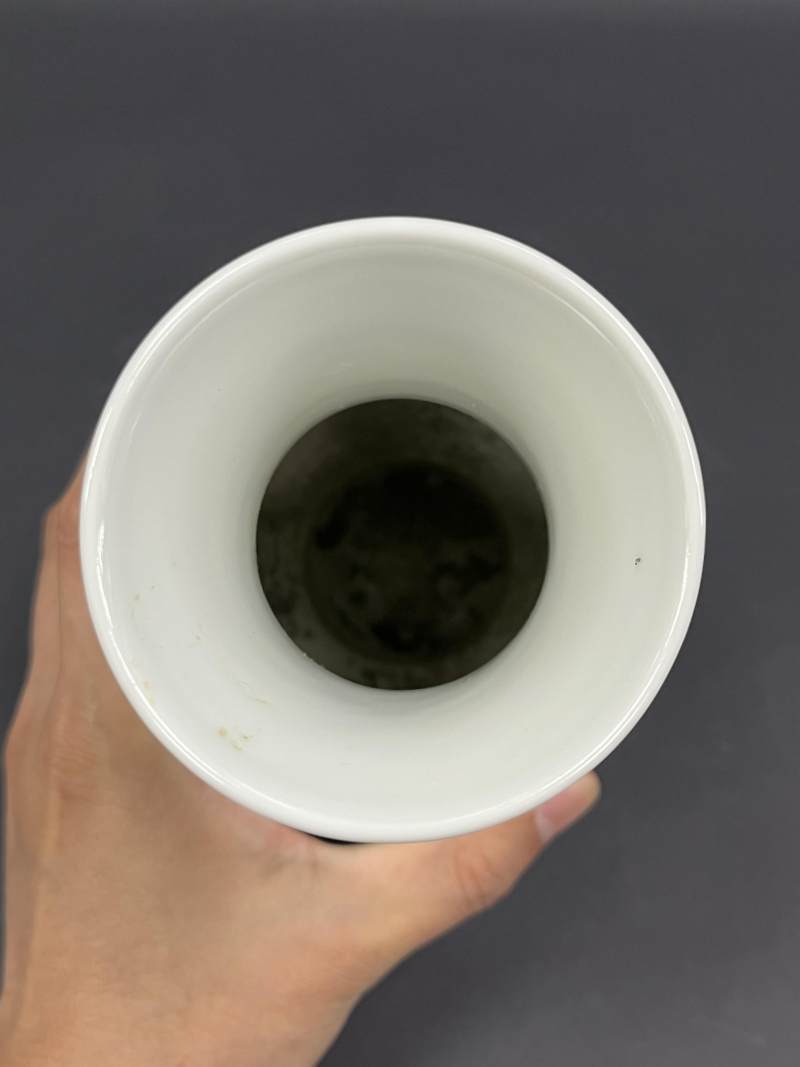 民国 粉彩无双谱人物诗文瓶 - 图6