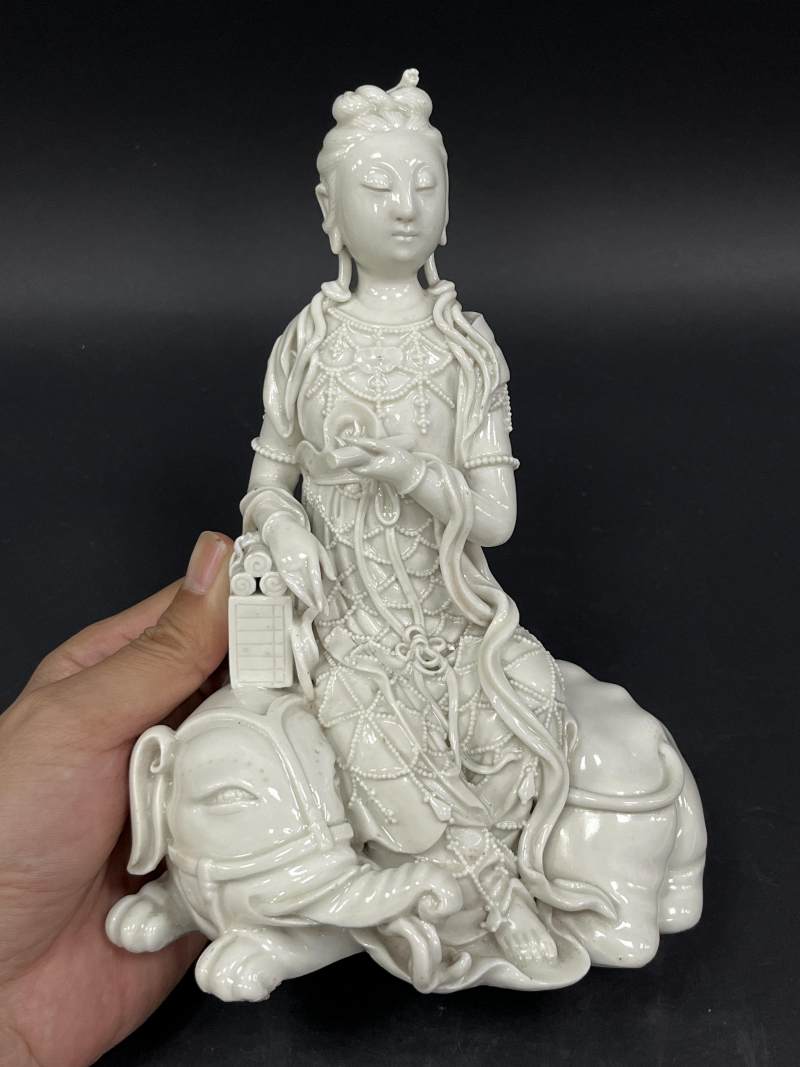 清中期 德化窑白釉普贤菩萨像 - 图3