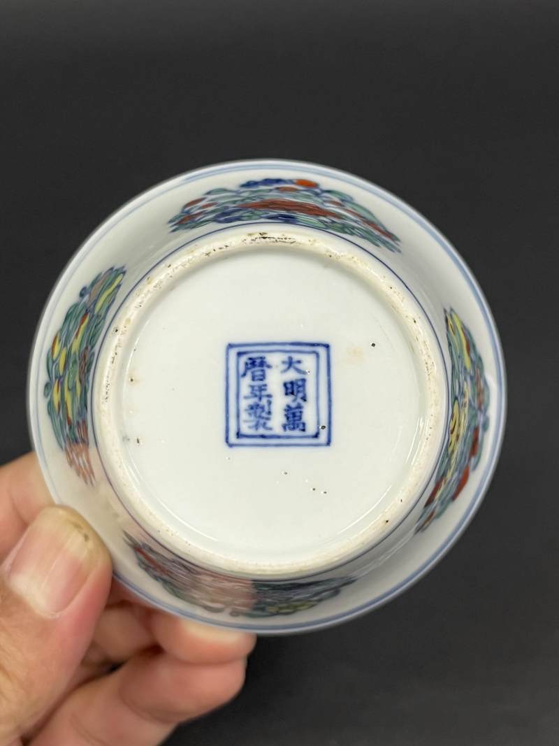 清康熙 仿成化斗彩团花果纹马蹄杯 - 图7