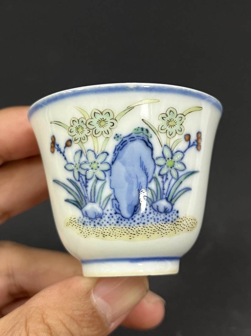 清光绪 斗彩洞石水仙图杯 - 图4