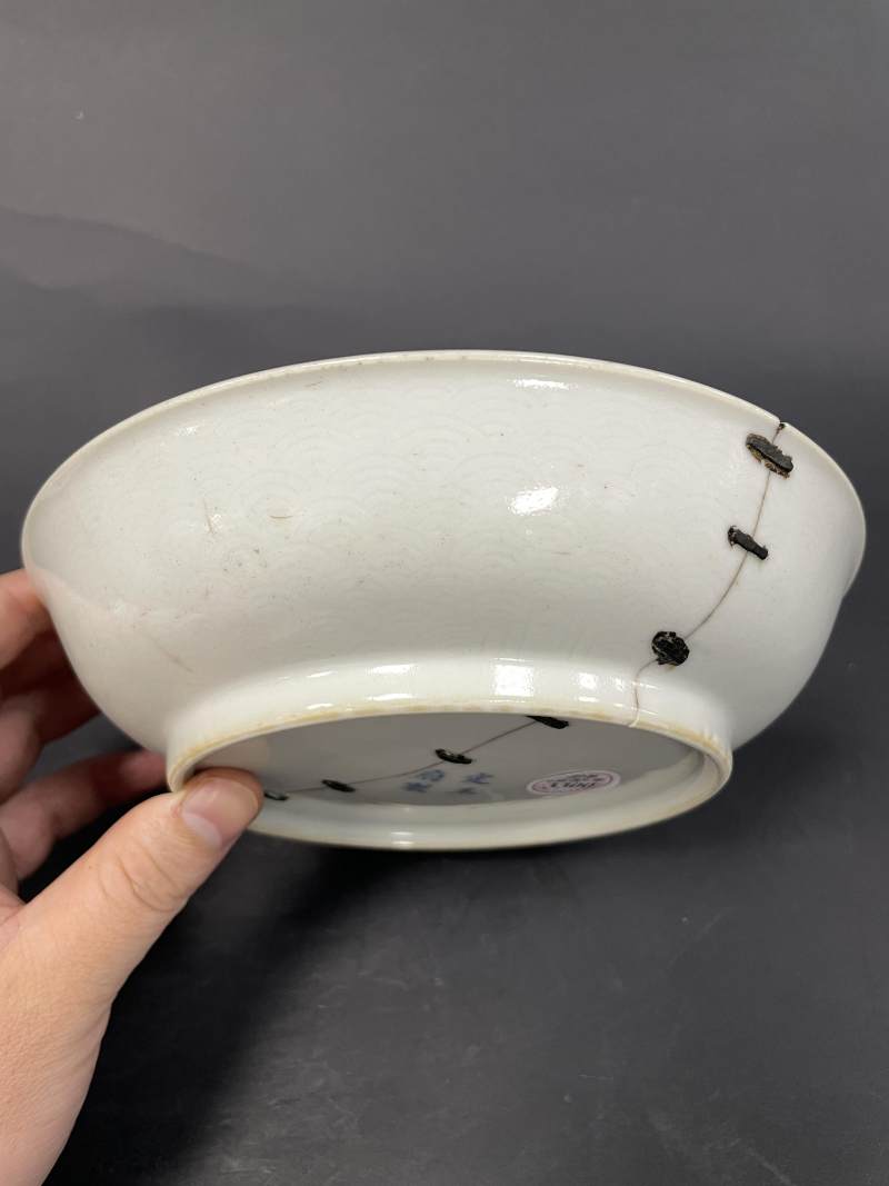 清道光 白釉暗刻水波纹盘 - 图3