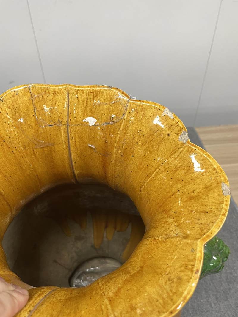 清 珐华鱼化龙纹海棠形狮耳大尊 - 图27