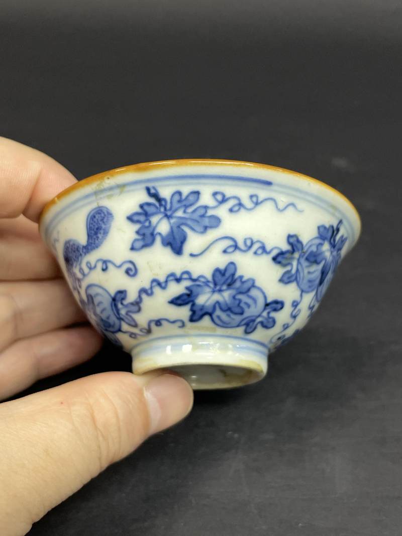 清早期 青花松鼠瓜瓞图茶碗一对 - 图11