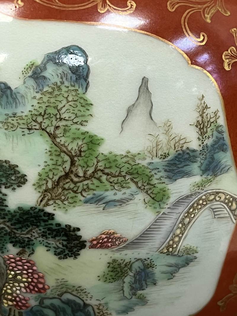 清乾隆 珊瑚红地描金花卉开光粉彩山水人物纹螭耳瓶 - 图12