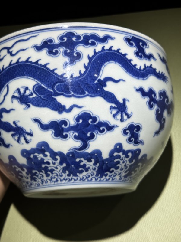 清乾隆 青花云龙纹案缸 - 图11