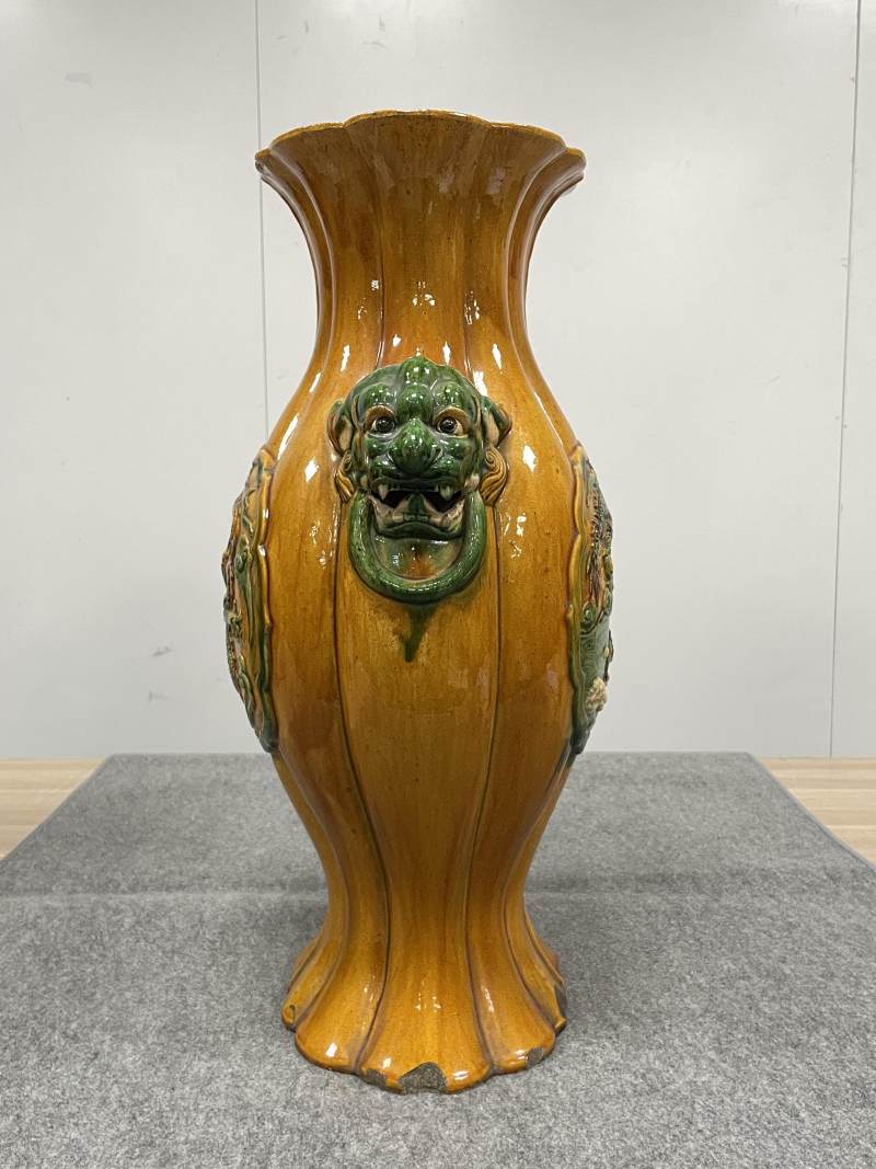 清 珐华鱼化龙纹海棠形狮耳大尊 - 图5