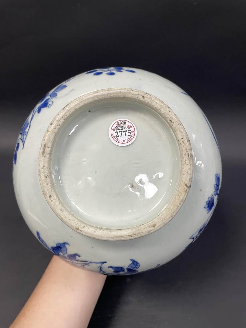 明崇祯 青花花卉纹蒜头瓶 - 图8