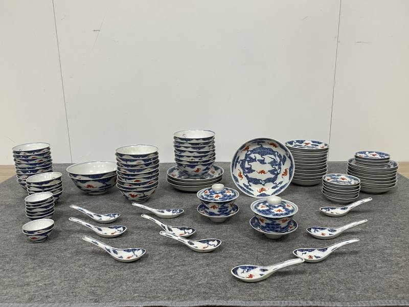 清光绪 青花矾红洪福齐天图杯、碗、盖碗、盘、匙八十三只 - 图2