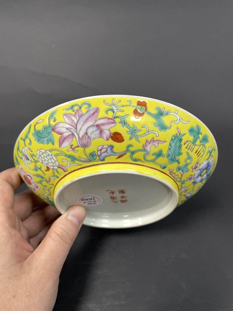 清光绪 内矾红五福纹外黄地洋彩缠枝花卉纹盘 - 图7