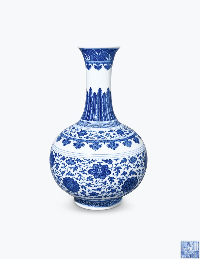 清乾隆 青花缠枝莲纹赏瓶 - 图1