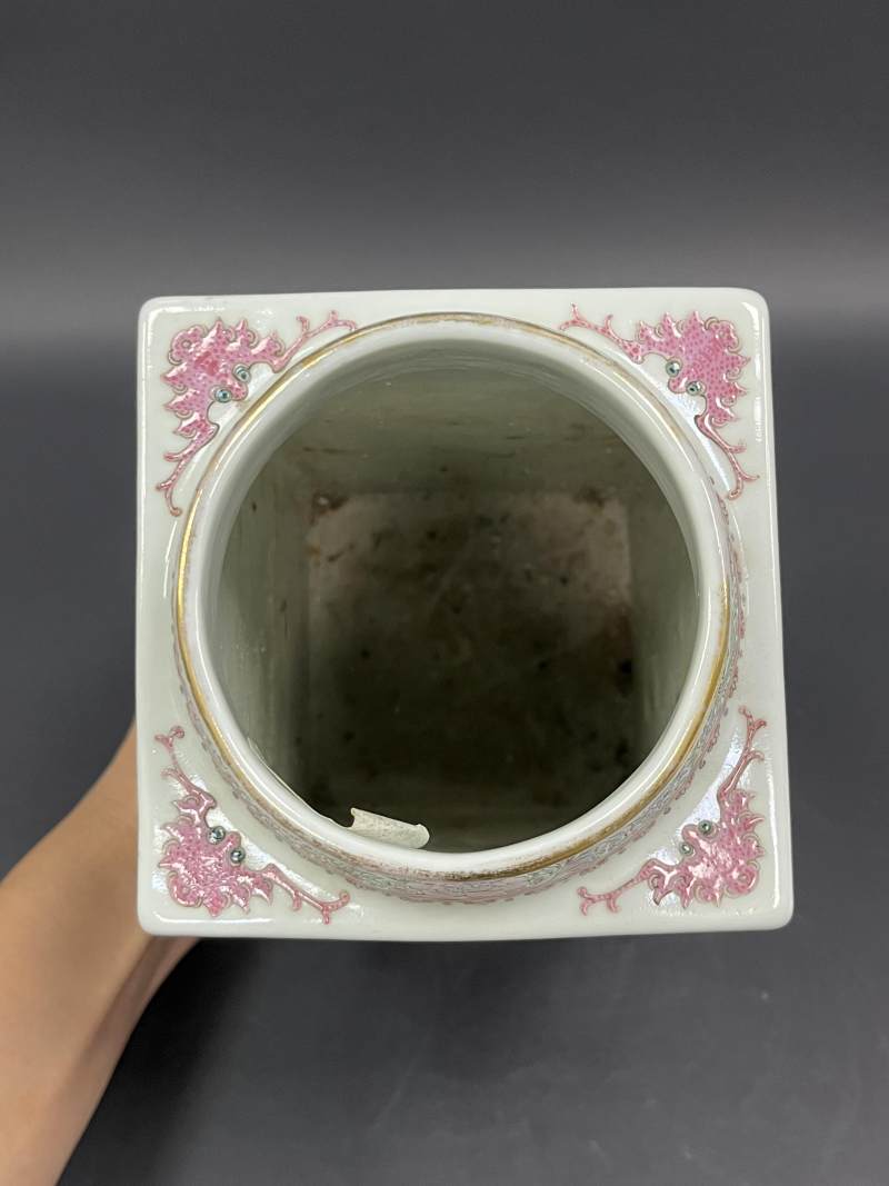 民国 粉彩百子婴戏图琮式瓶 - 图7