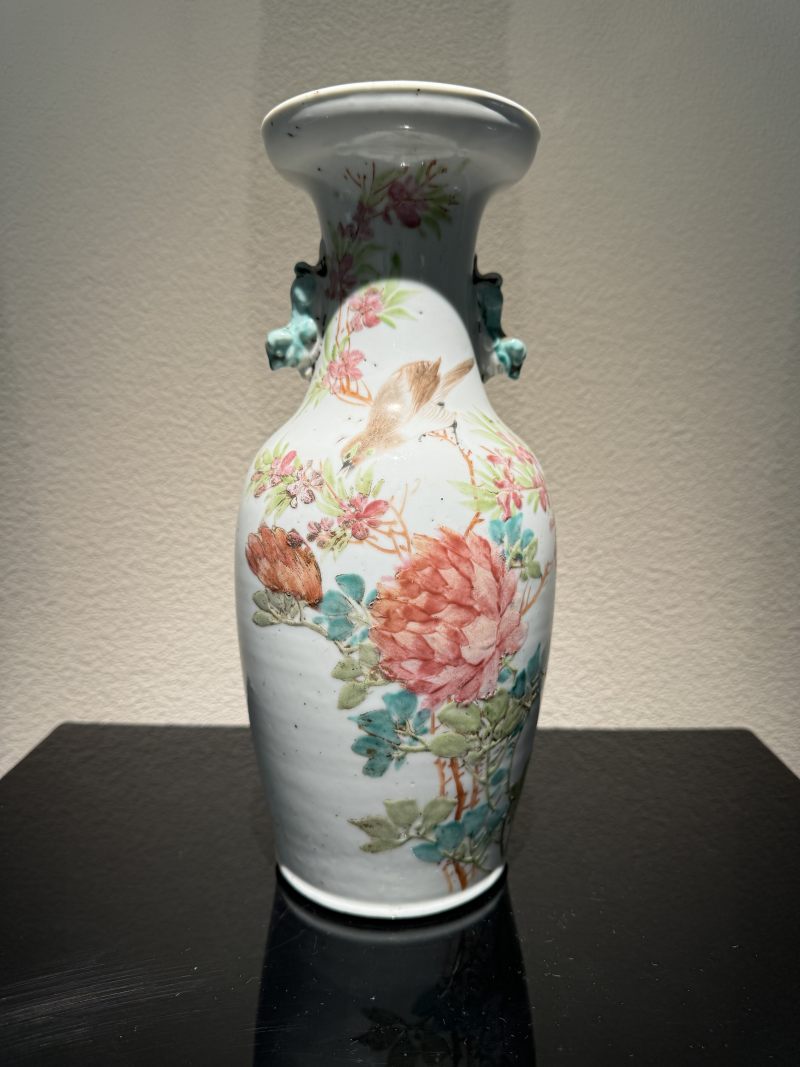 清光绪 粉彩花鸟狮耳瓶