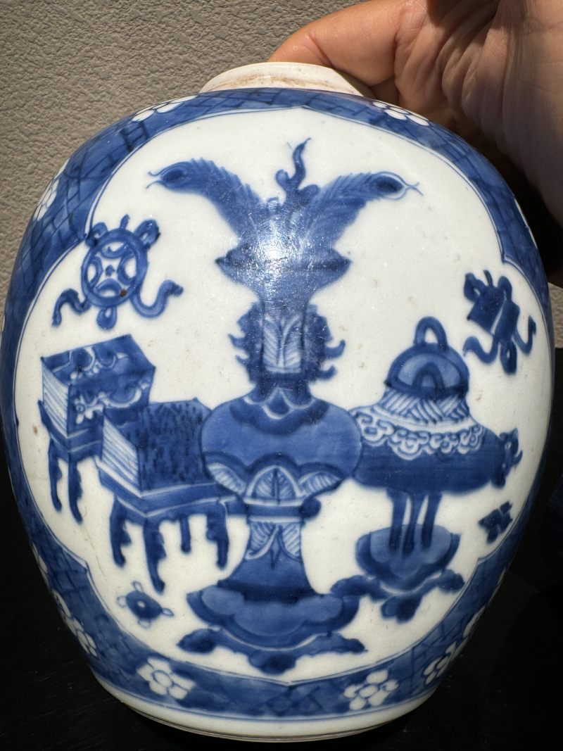 清康熙 青花冰梅开光博古图罐 - 图6