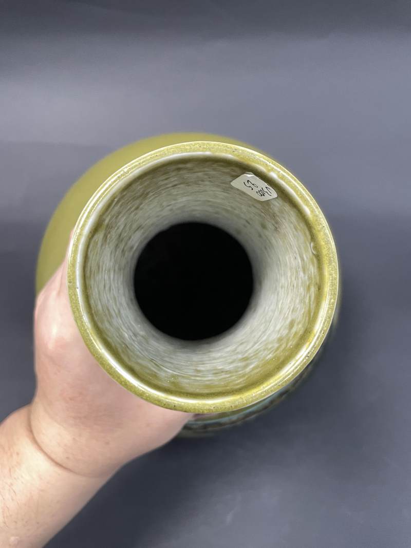 清晚期 茶叶末釉粉彩三多纹荸荠瓶 - 图9
