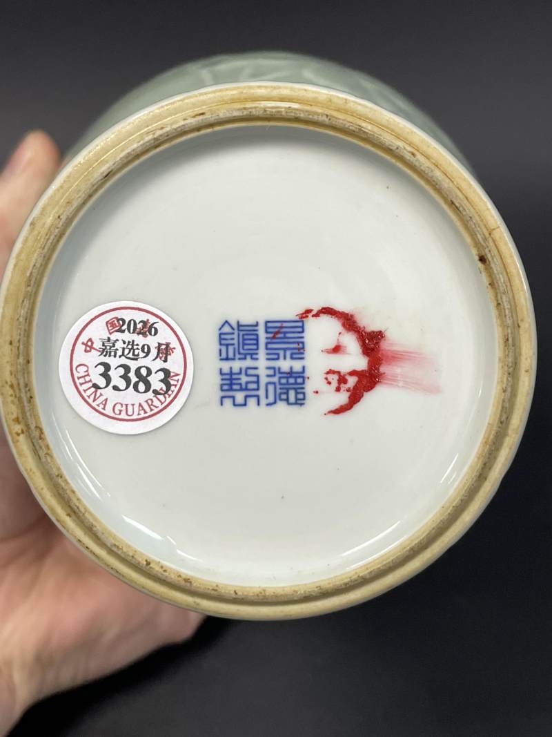 现代 青釉凸花牡丹纹梅瓶 - 图11