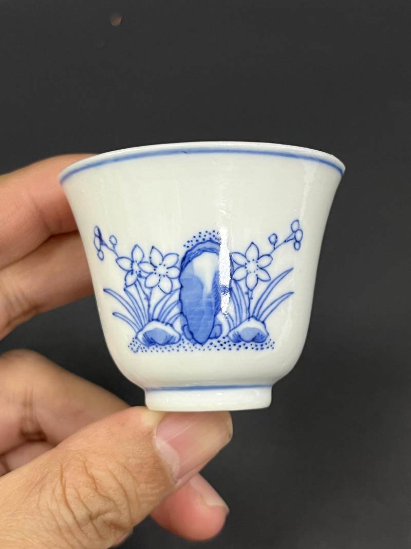 清晚期 青花洞石水仙图杯一对 - 图3