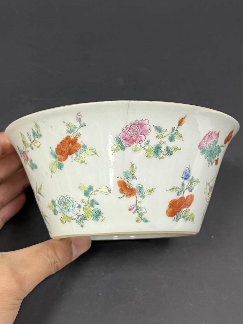 清中期 粉彩折枝花卉纹马蹄碗一对 - 图8