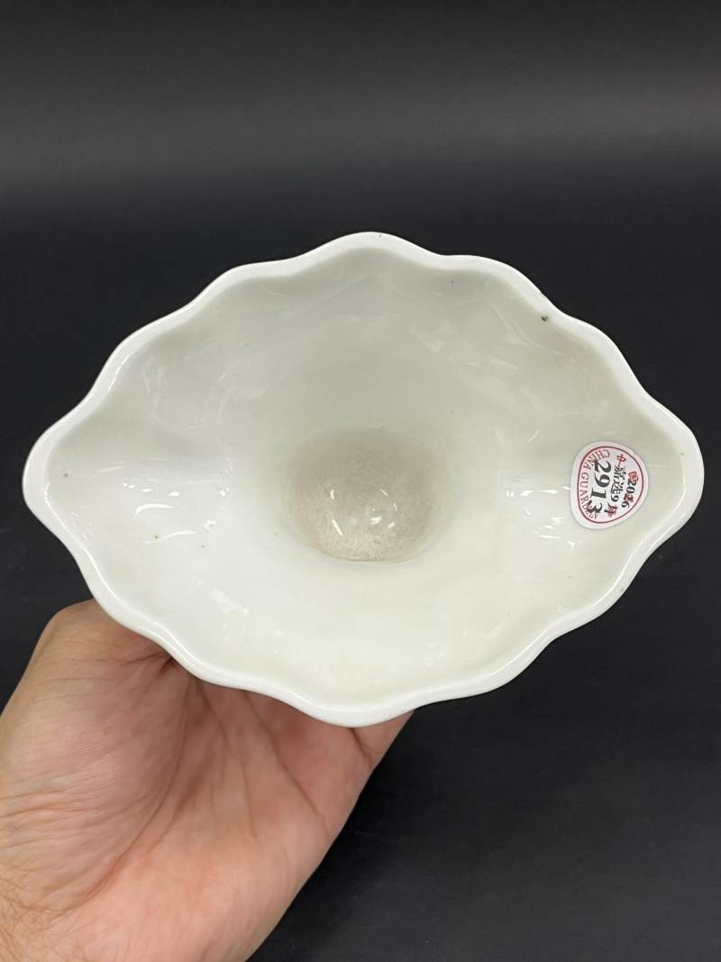 清 德化窑白釉风云际会图杯 - 图2