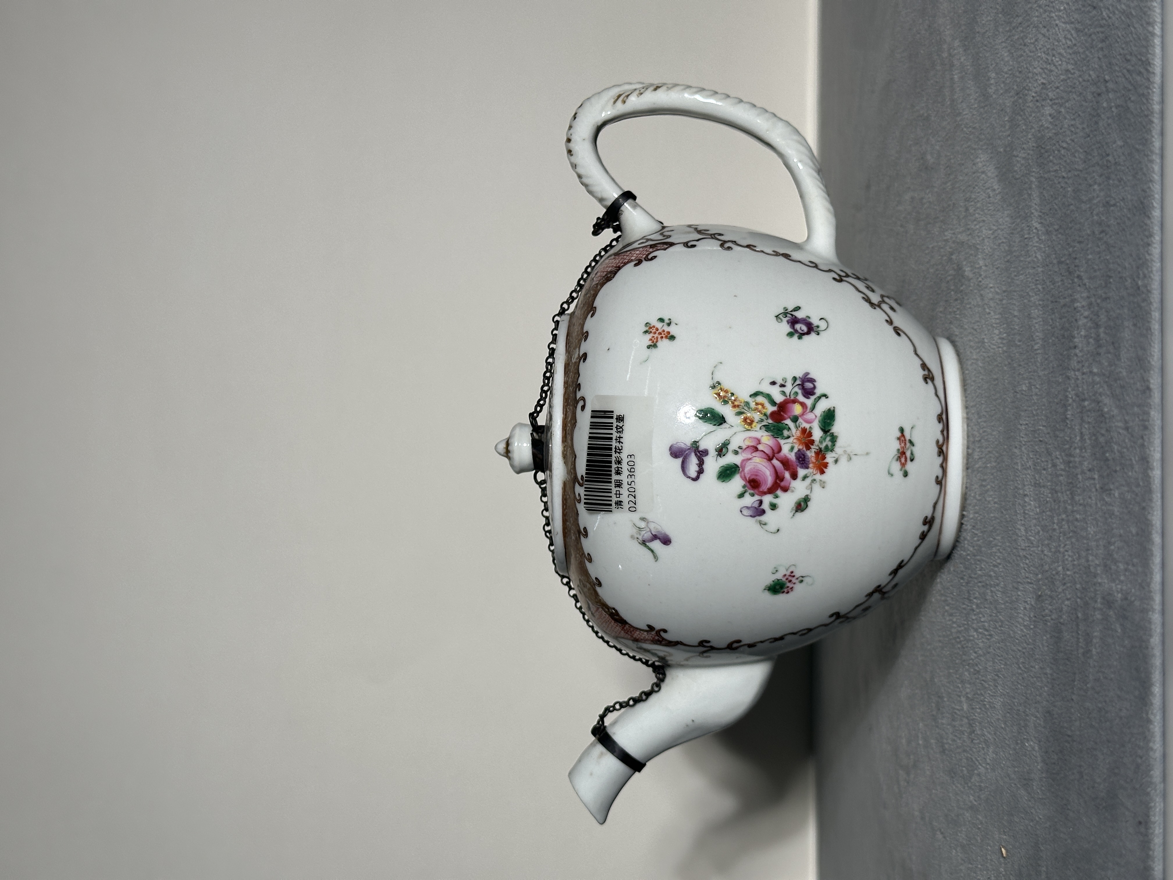 清乾隆粉彩花卉描金茶壶-多宝古瓷宝典
