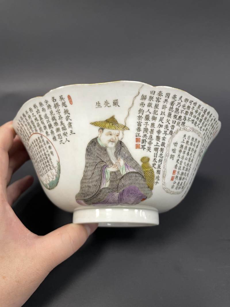 清道光 粉彩无双谱人物诗文花口碗 - 图4