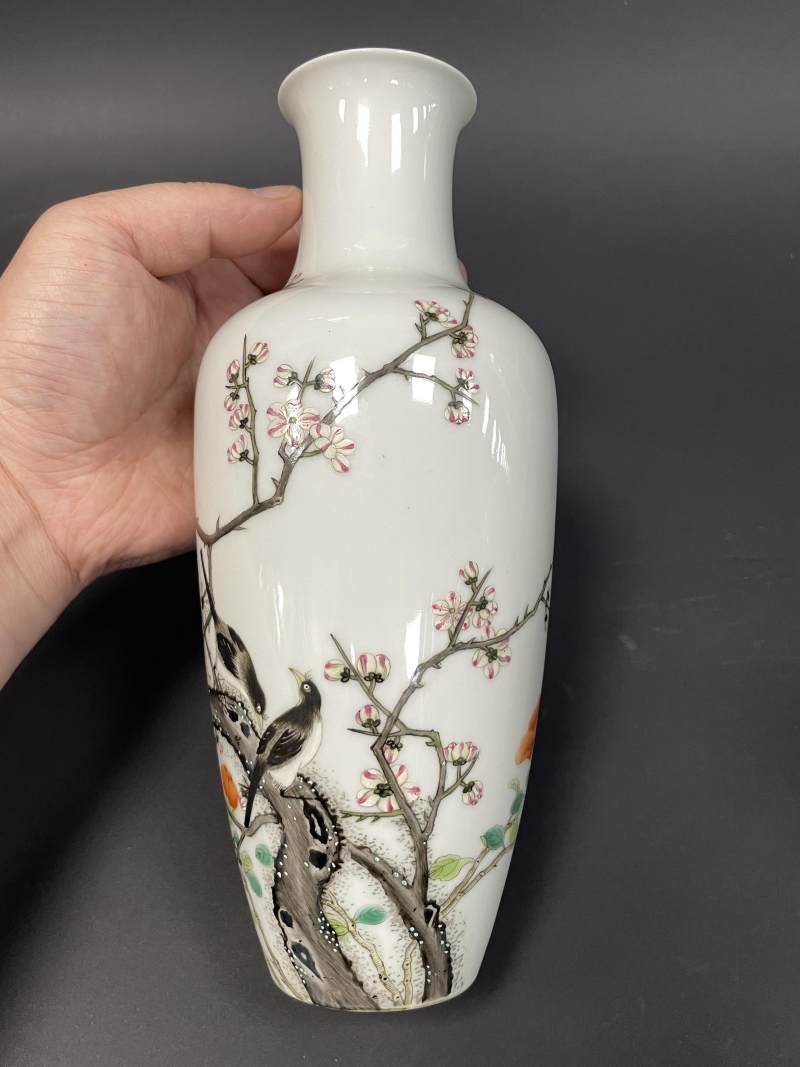 民国 粉彩喜鹊登梅纹瓶一对 - 图5