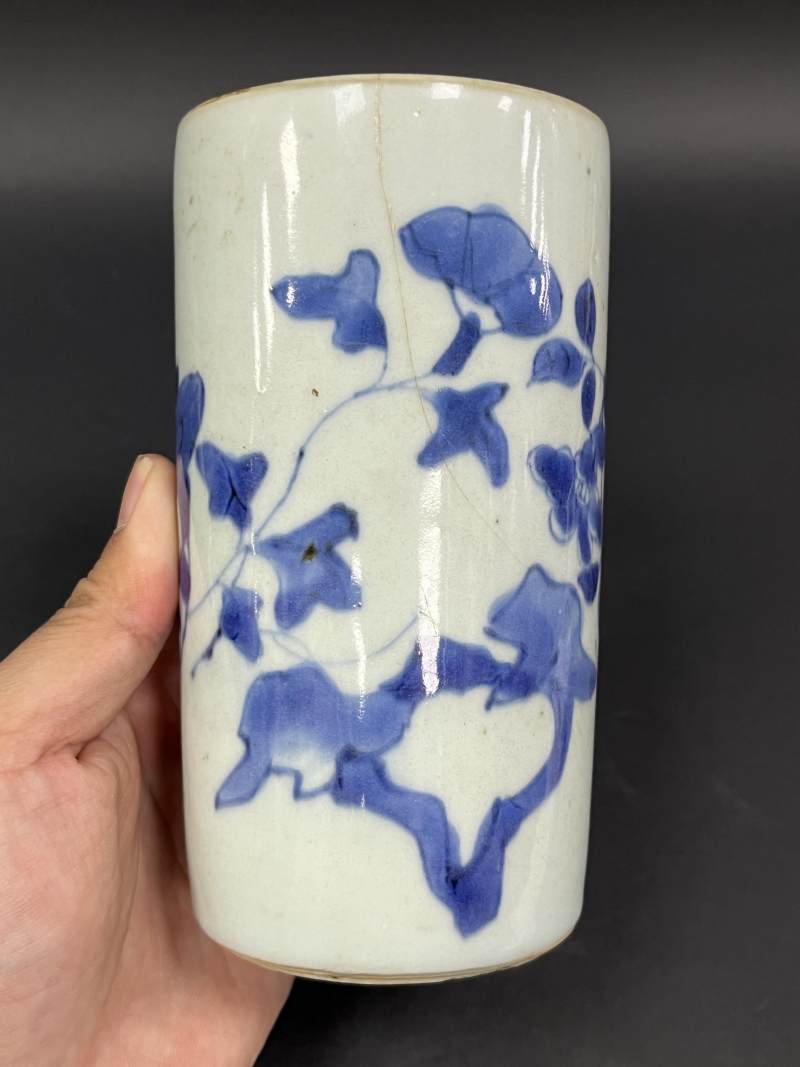 清顺治 青花花卉纹笔筒 - 图2