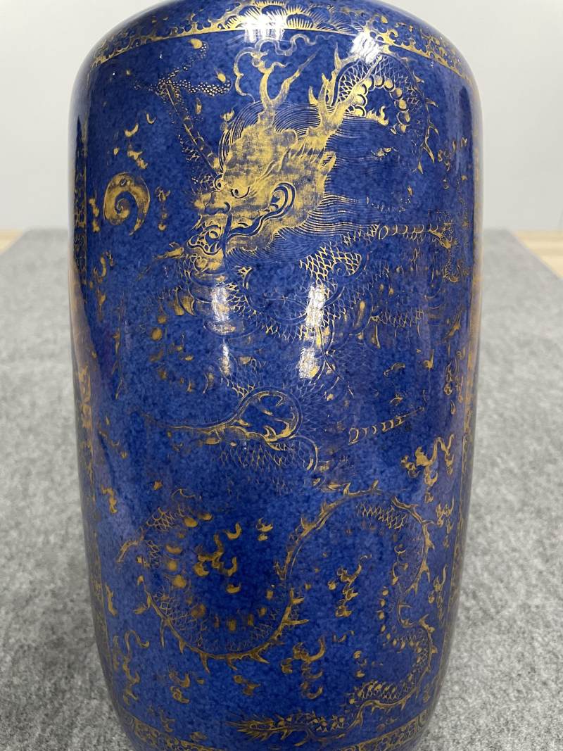 清康熙 洒蓝釉描金花卉开光云龙鱼藻诗文棒槌瓶 - 图10