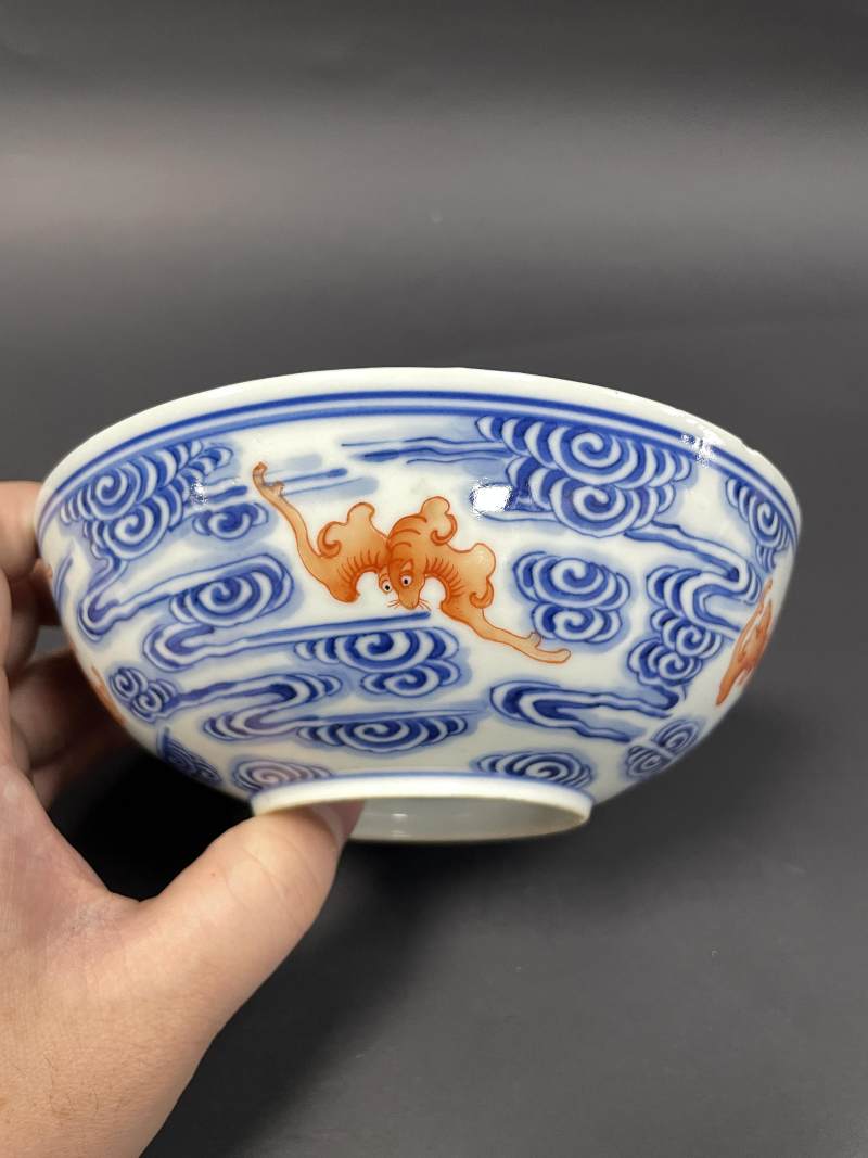 清晚期 青花矾红云蝠纹卧足碗 - 图5
