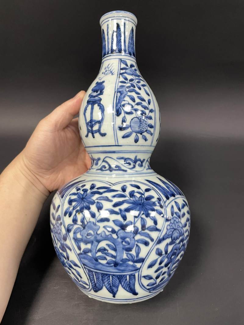 明晚期 青花博古花卉纹葫芦瓶 - 图2