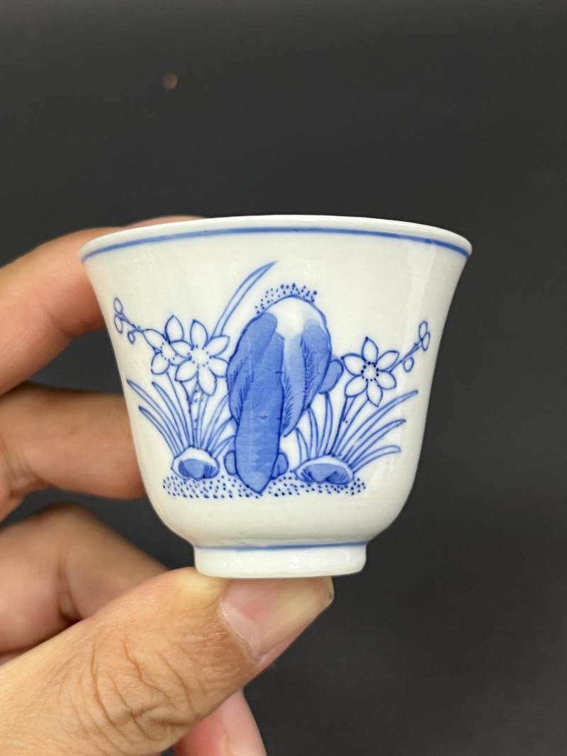 清晚期 青花洞石水仙图杯一对 - 图4