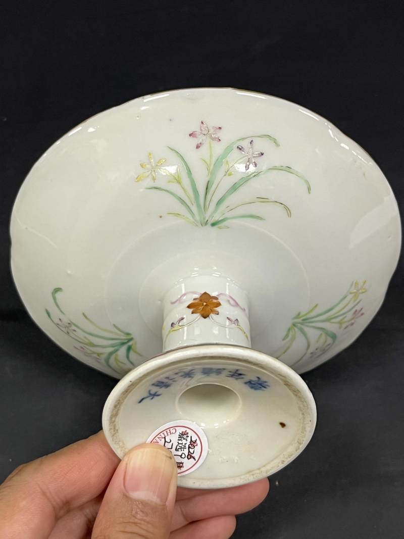 清光绪 粉彩花虫纹高足盘一对 - 图11