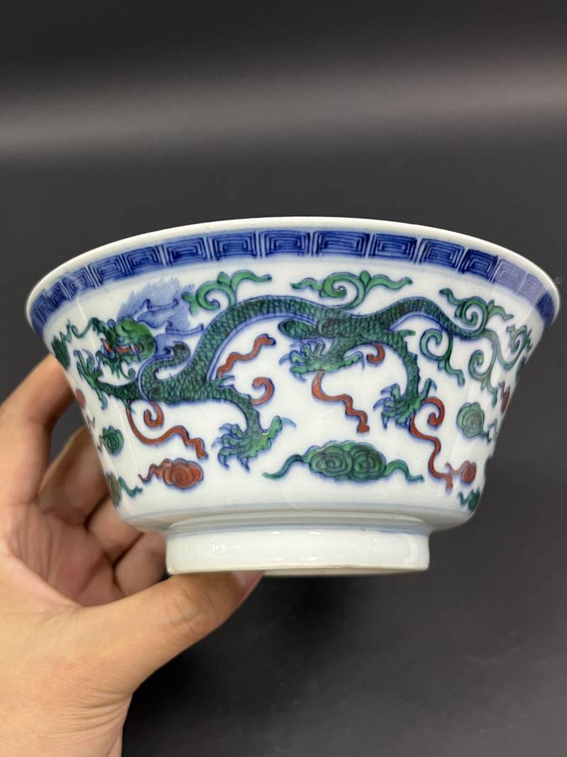 清雍正 斗彩云龙纹马蹄碗一对 - 图23