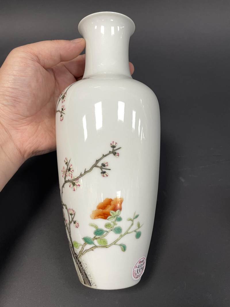 民国 粉彩喜鹊登梅纹瓶一对 - 图6