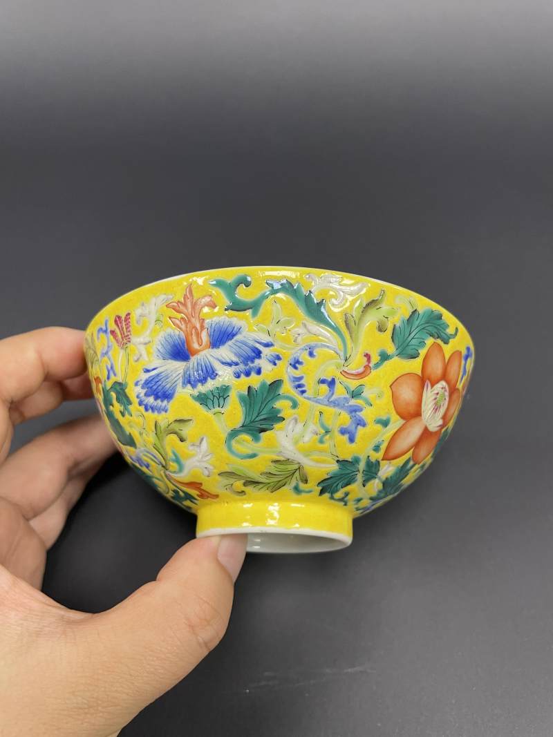 清光绪 黄地洋彩缠枝花卉纹碗 - 图7