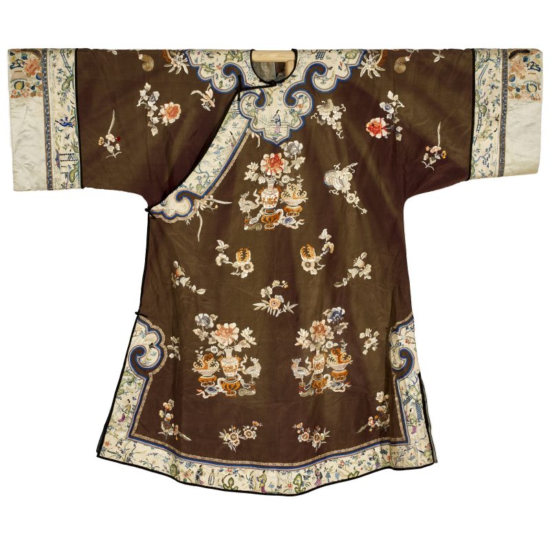 清 褐色花卉仕女女服一件